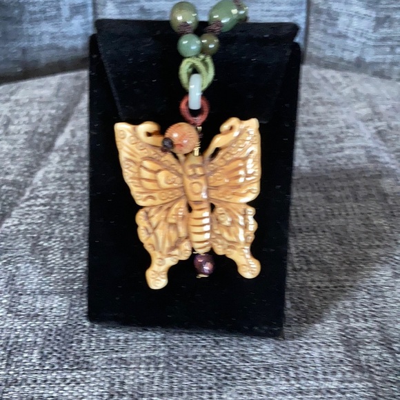 Jade Necklace and Bracelet with Butterfly - Picture 4 of 7